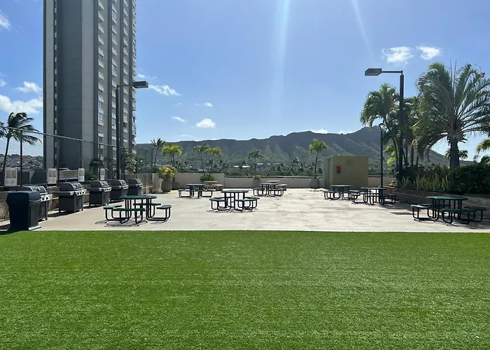 Waikiki Sunset Free Parking