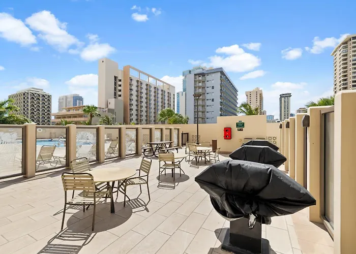 Royal Kuhio 1708 - Spacious Corner Unit With Stunning Ocean City Views In The Heart Of Waikiki!